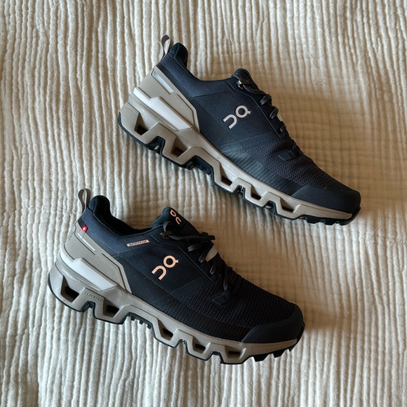 On Running Shoes - Cloudwander Waterproof Sneaker